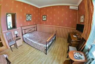 Гостиница Guest House on Izumrudnaya ulitsa 24 Геленджик Четырехместный номер с балконом-2